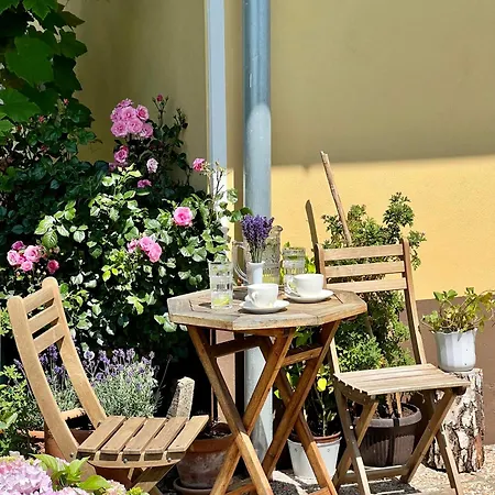 Beewood Apartment *