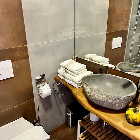 Beewood Apartament *