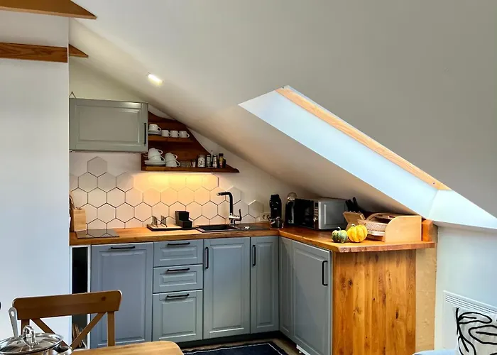 Beewood Apartma Krize